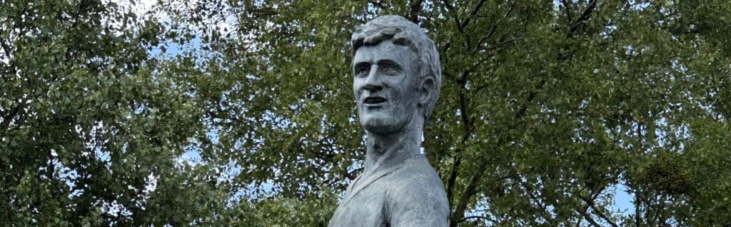 Jim Baxter Statue